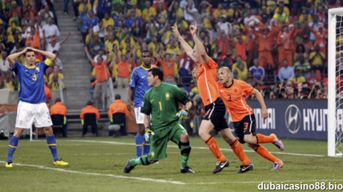Brazil và Hà Lan (World Cup 2010): Ấn tượng với những cú sút hiểm hóc
